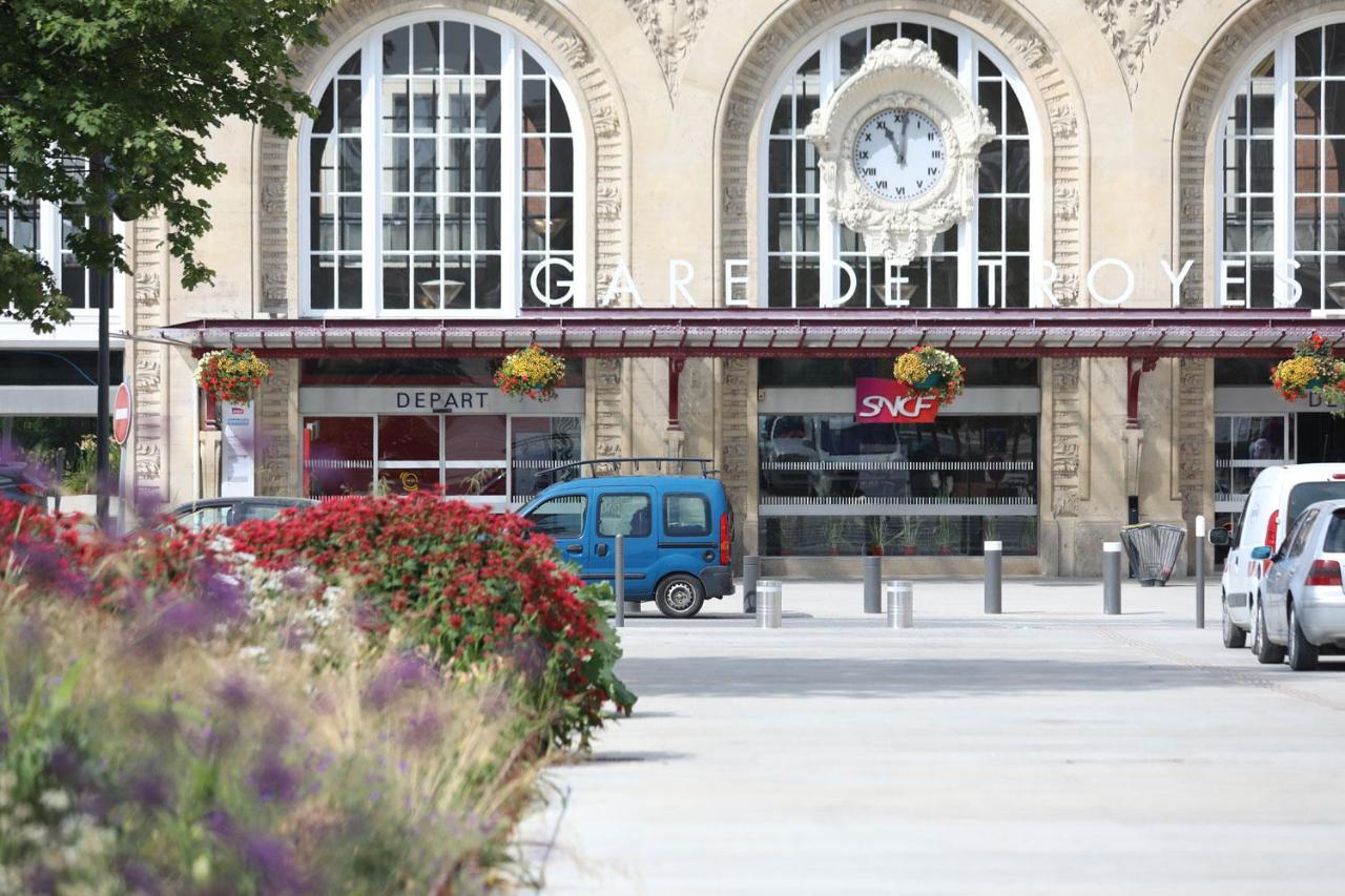Appartement Cozy Avec Stationnement Gratuit Saint-André-les-Vergers Exteriör bild